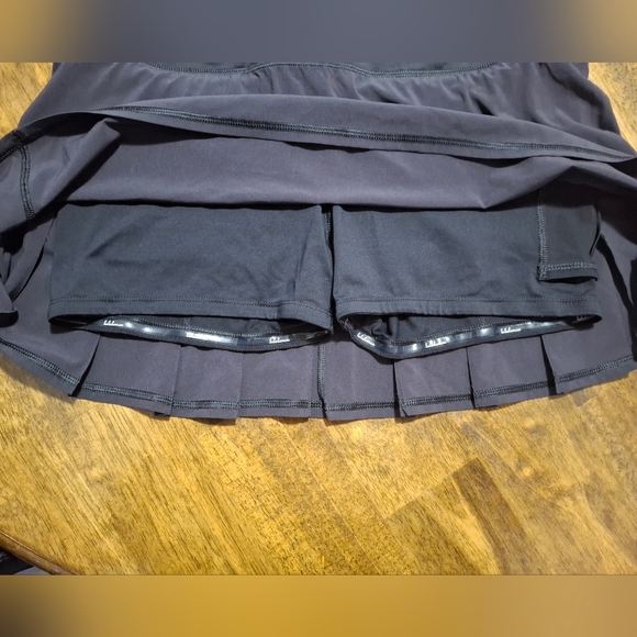 Women's lululemon athletica Black Skort Size 10. - Picture 3 of 7
